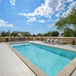 115 Villa