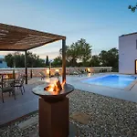 Villa 115 *