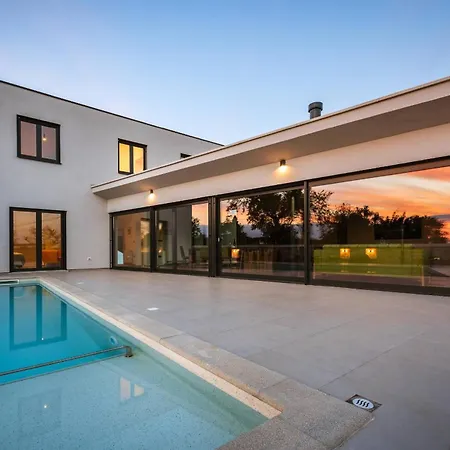 115 Villa
